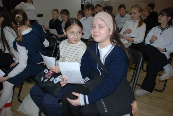 Кинопоказы в День смеха