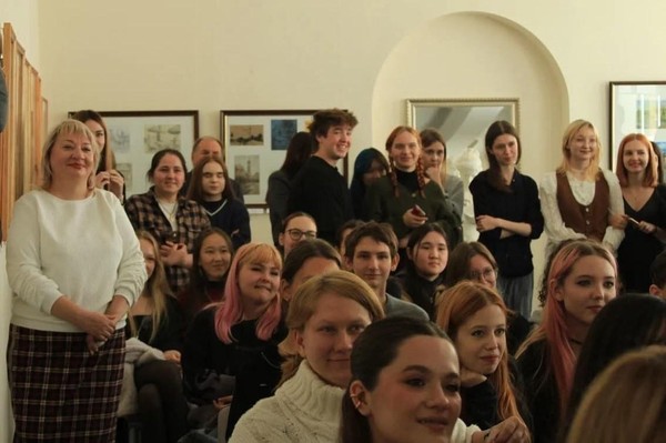 Ко Дню юмора и смеха выставка фотографий «Казусы на пленэрах»