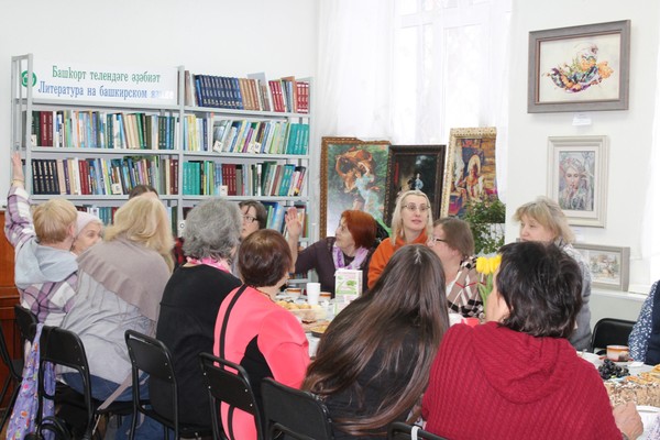 Экскурсия по выставке «Весеннее настроение»