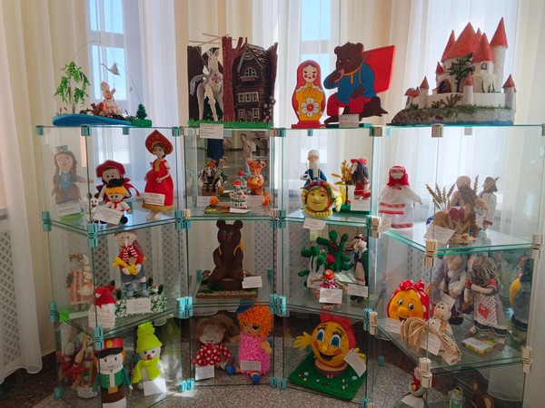 Выставка «Сказки народов России»