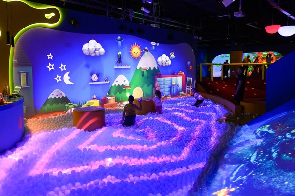 Путешествие в мультимедийный парк «Hello Park»