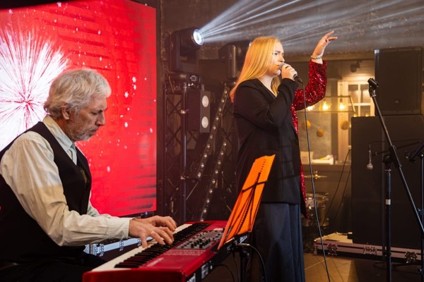 Звёзды считают нас