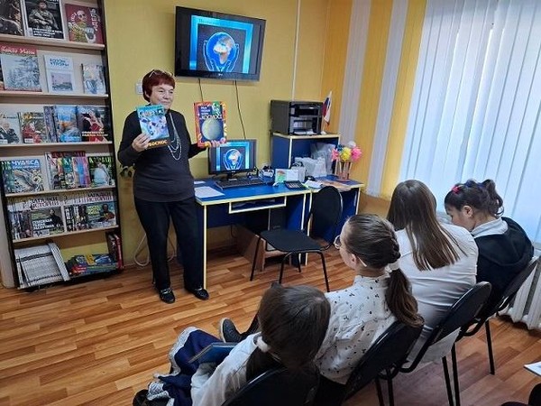 Познавательный час «Юрий Гагарин: путь к звездам»