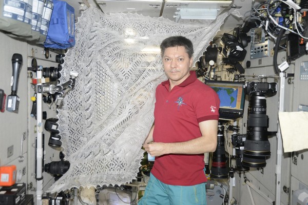 Музейное занятие в выставочном пространстве «Оренбургский пуховый платок в космосе»