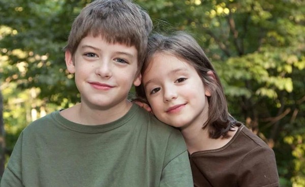 «Нашей мамы две кровинки, две родные половинки»