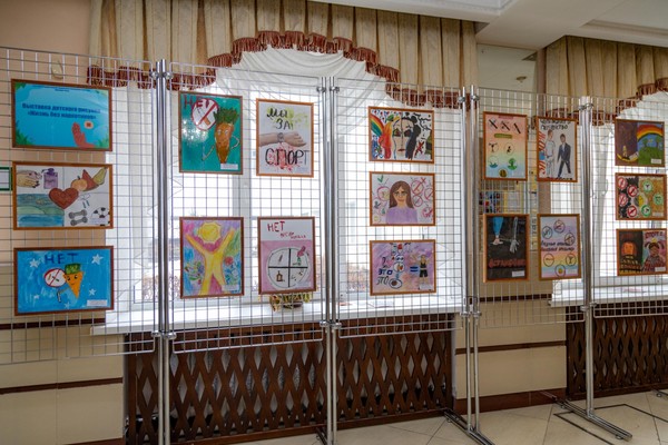 Выставка детского рисунка «Жизнь без наркотиков»