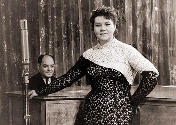 Музыкальный ретро-вечер «Слышим мы голос родной»