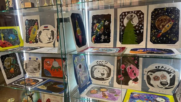 «Гравитация творчества» выставка детских работ, посвящённая 65‑летию первого полёта в космос
