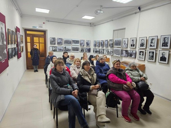 Информационный час «День Конституции Республики Крым» в музее Амет-Хана Султана