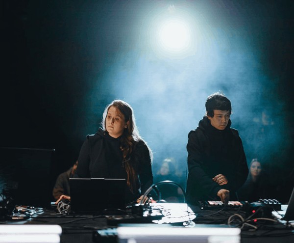 Аудиовизуальный перформанс «Принадлежность/место назначения»