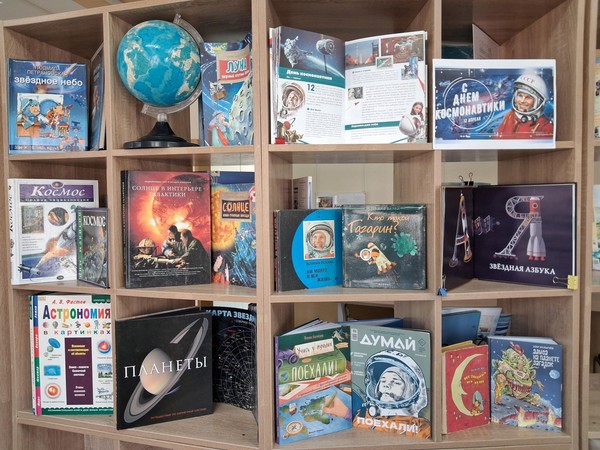 Познавательный час «Мы первые в космосе»