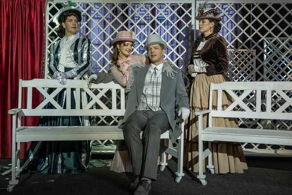 Красавец мужчина