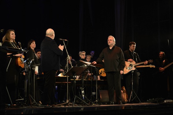 Плыл апрель чудесной песней