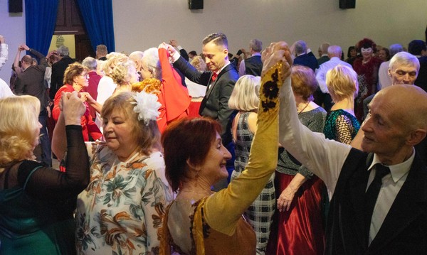 Бальные встречи во Дворце графа Сиверса