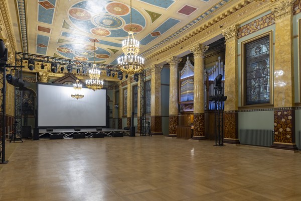 От англиканской церкви к концертному залу. История здания на Английской набережной