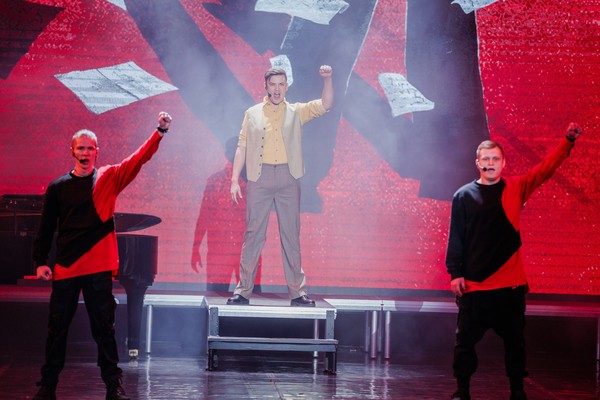 Маяковский на корабле современности