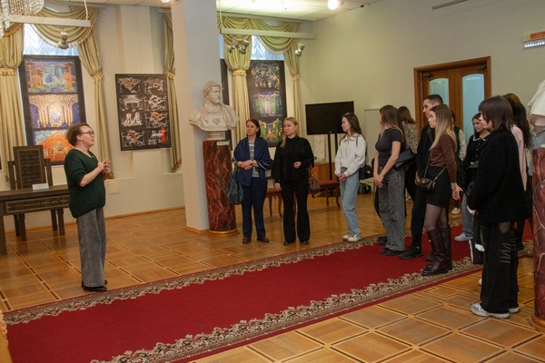 Субботние экскурсии по выставке «Театр. Художник. Время»