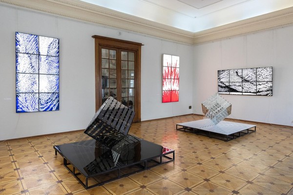 Авторские экскурсии по выставке «Миры, где живёт стекло. Юлия Мерзликина»