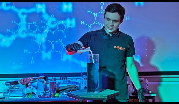 Комбо экскурсия + шоу «Химия vs Физика»