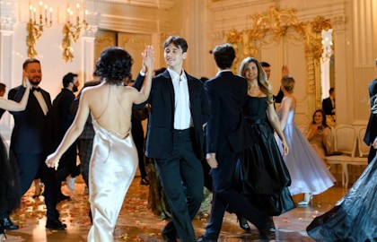 Светский салон в особняке XIX века