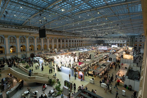 non/fictioNвесна