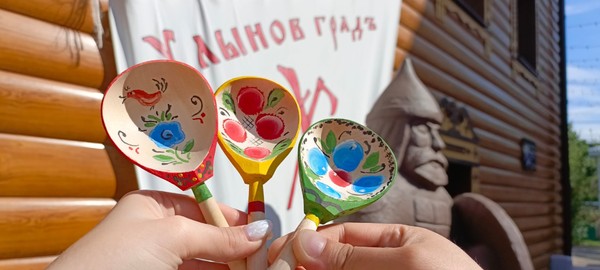 Роспись деревянной ложки в технике домовой росписи