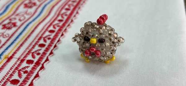 Мастер-класс по бисероплетению Кулон «Курочка»