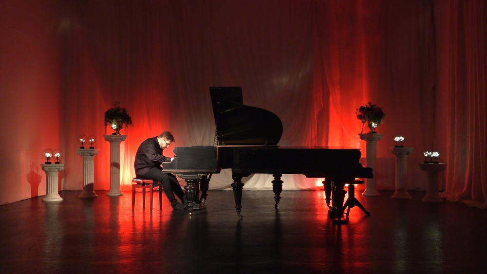 «Мистер до-диез минор» Антон Самсонов - фортепианный концерт