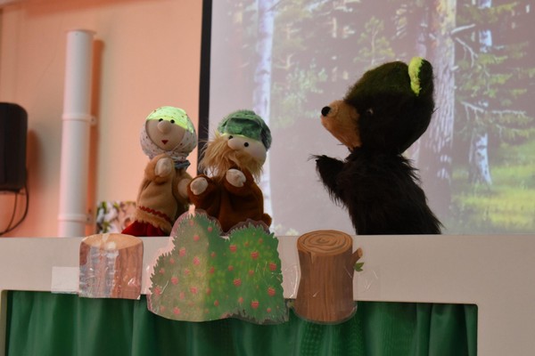 Кукольный спектакль «Маша и медведь»