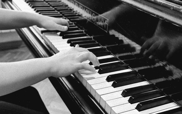 Концерт в выставочном пространстве «Весеннее настроение»