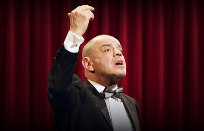 Над балаганом небо…