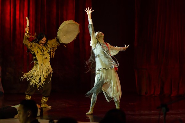 Этно-балет «Бохсуруйуу» («Изгнание злого духа»)