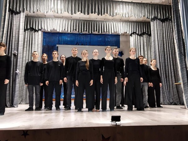 Спектакль «Это мы идем, чтоб стать людьми»