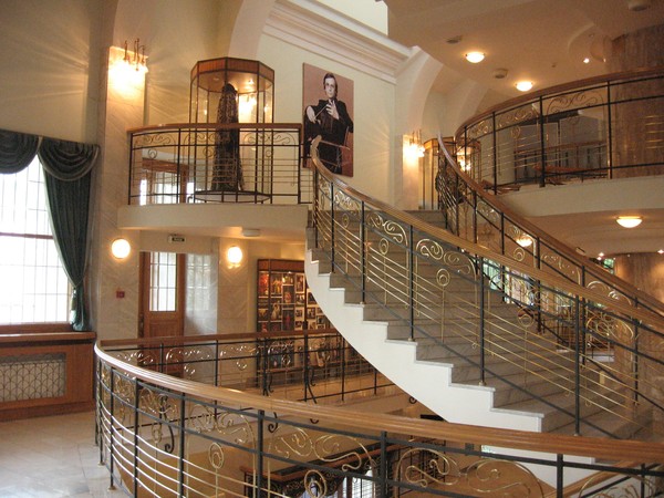 Экскурсия по театру