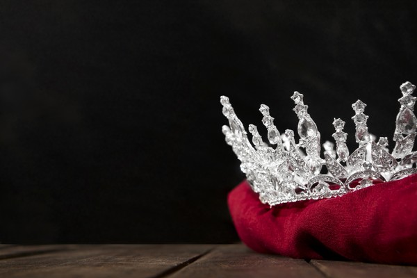 Алтын ханым