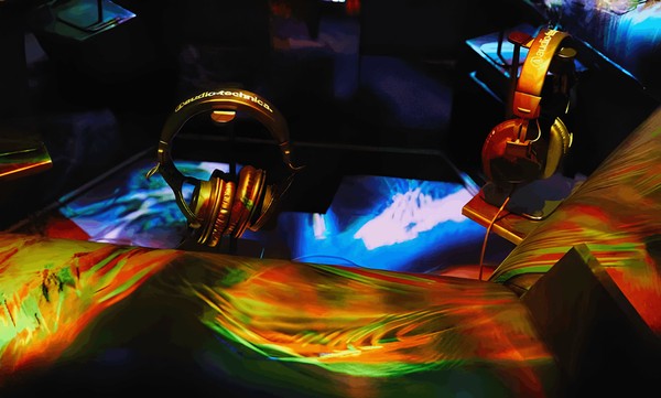 Выставка «Ольфактор: ароматы и обоняние в современном искусстве»