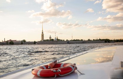 Реки и каналы и Полуденный выстрел с борта теплохода