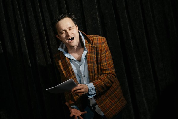 Алексей Комаревцев. Паша читает