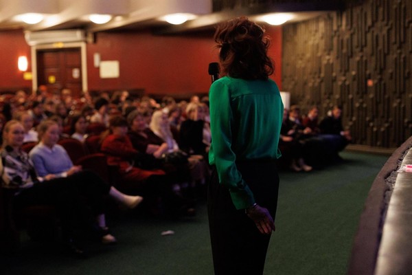 Обсуждение спектакля «Собаки»