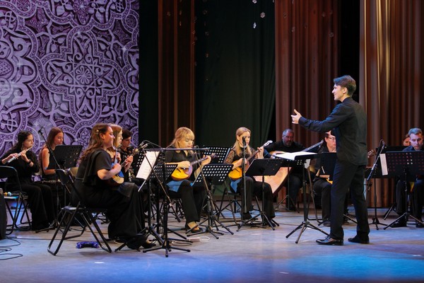 В гостях у оркестра национальных инструментов (СОШ №42)