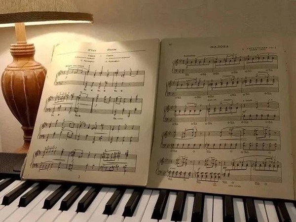 Виртуальная выставка «Семь русских композиторов, живших в эмиграции в начале 20 века»