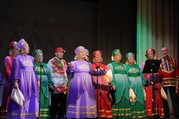 Концерт хорового коллектива «Раздолье»: «Я песню русскую пою душой и сердцем»