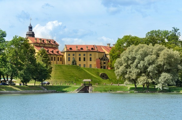 Сокровища Беларуси: замки Несвиж и Мир из Минска