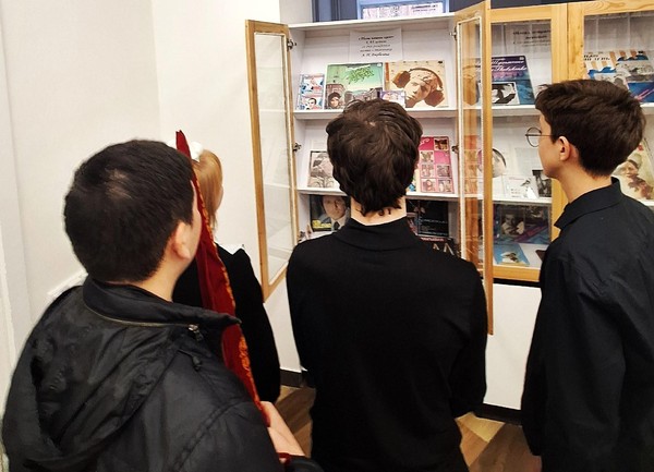 Выставка «Поэт нашего кино»