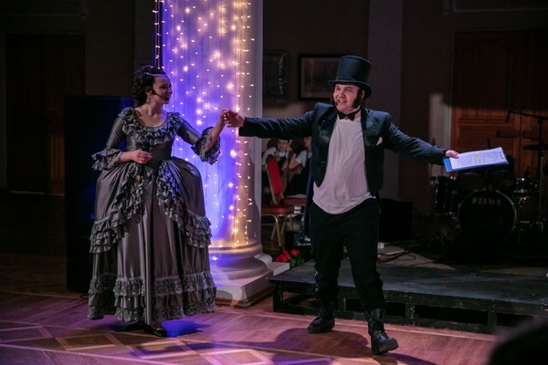 Театральная гостиная «Хлоп-пушка»