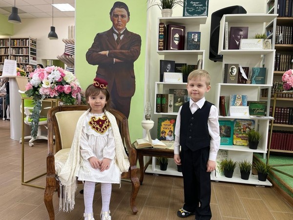 Еллар аша Тукай дәшә