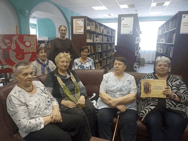 Клубок катится, нитка тянется