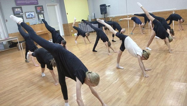 Мастер-класс «Элементы акробатики в эстрадном танце»