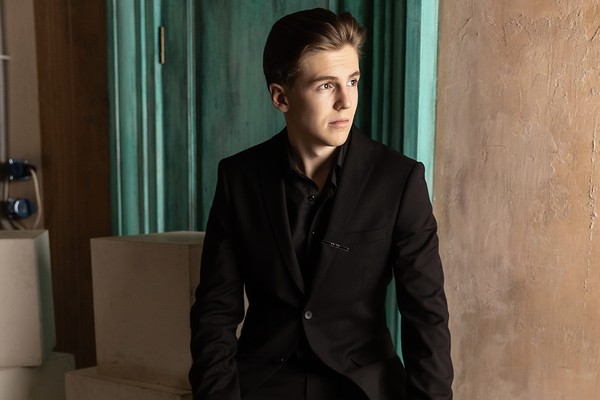 Арсений Сурин представляет: Студенческий поп-фестиваль