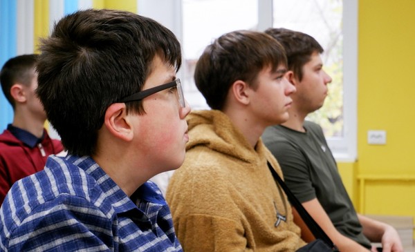 Познавательный час «Сохраним наследие: о памяти и памятниках»